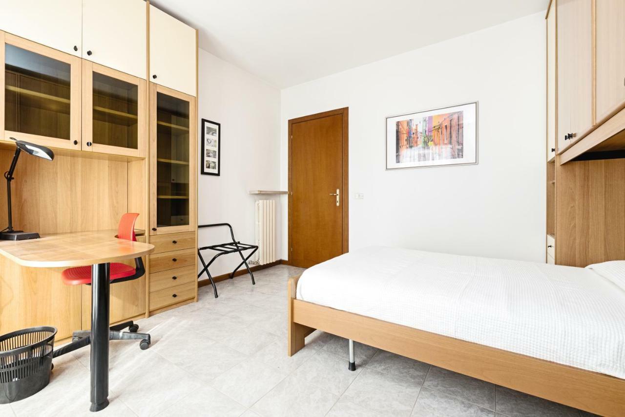 베로나 Colourful Flat Borgo Roma 아파트 외부 사진