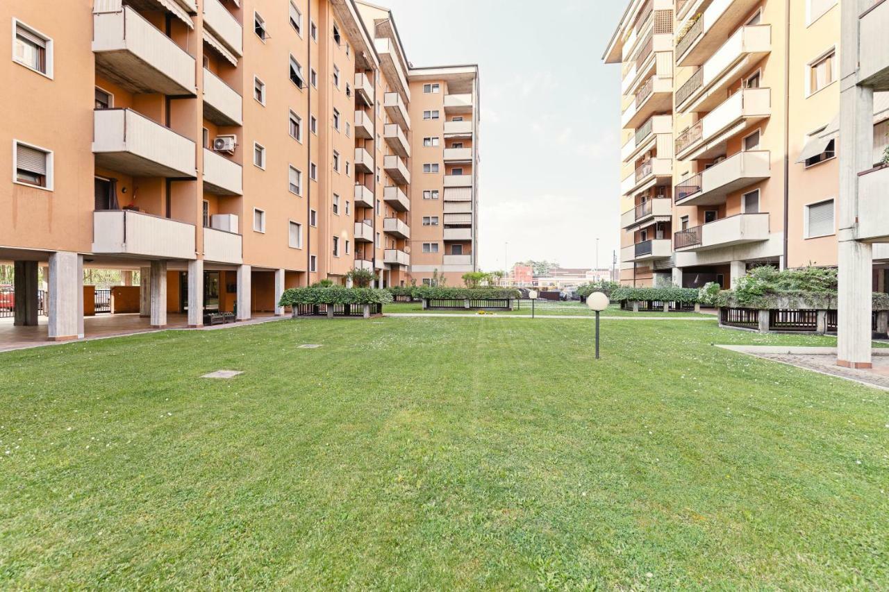 베로나 Colourful Flat Borgo Roma 아파트 외부 사진