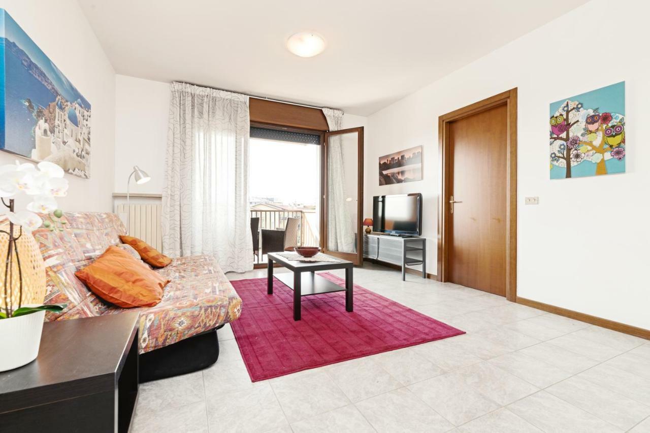 베로나 Colourful Flat Borgo Roma 아파트 외부 사진