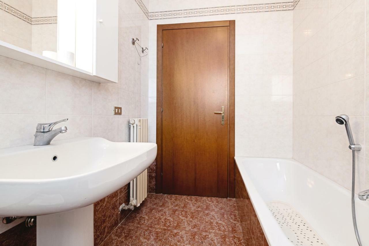 베로나 Colourful Flat Borgo Roma 아파트 외부 사진
