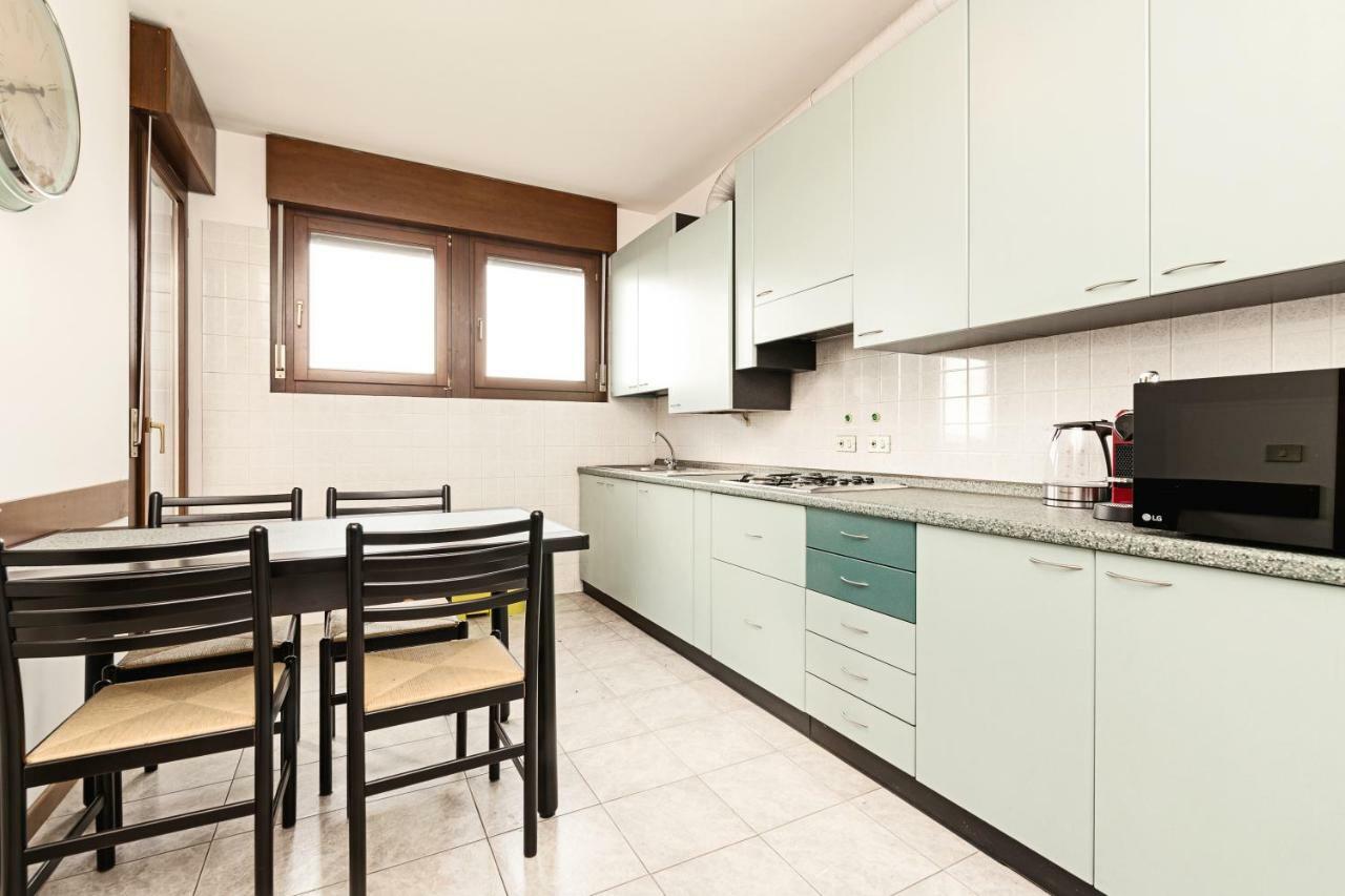 베로나 Colourful Flat Borgo Roma 아파트 외부 사진