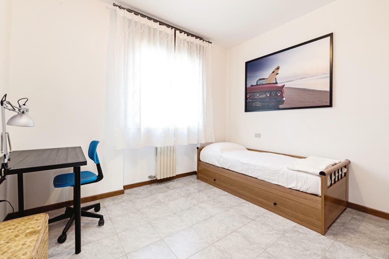 베로나 Colourful Flat Borgo Roma 아파트 외부 사진