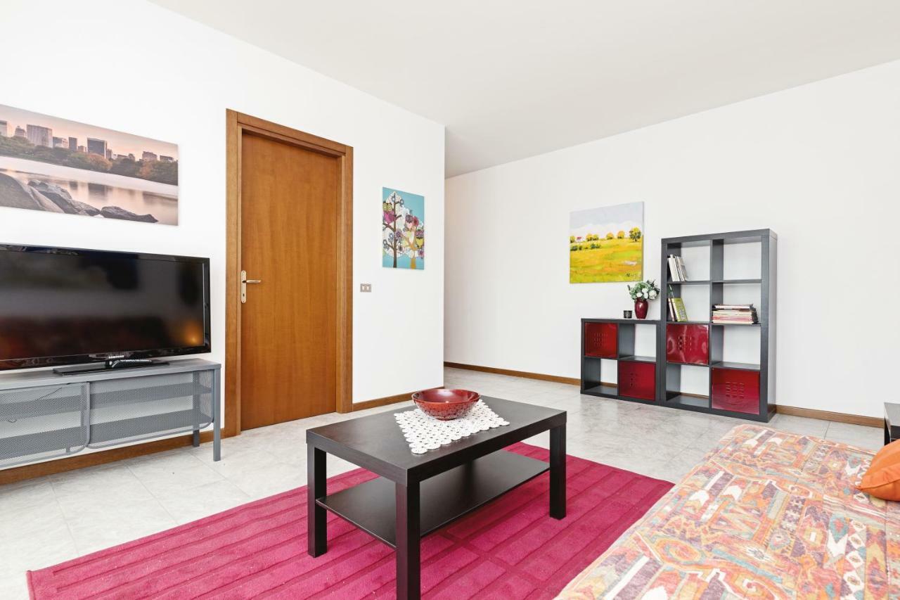 베로나 Colourful Flat Borgo Roma 아파트 외부 사진