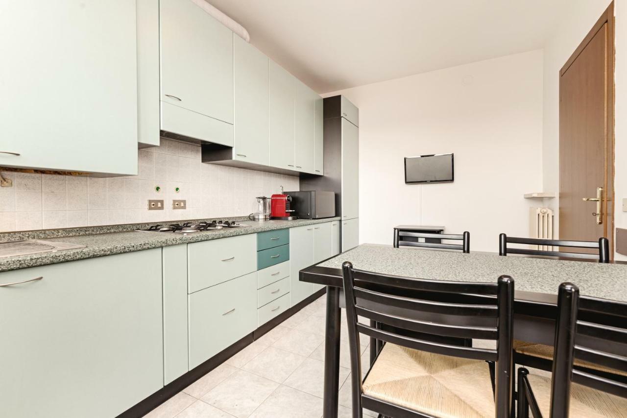 베로나 Colourful Flat Borgo Roma 아파트 외부 사진
